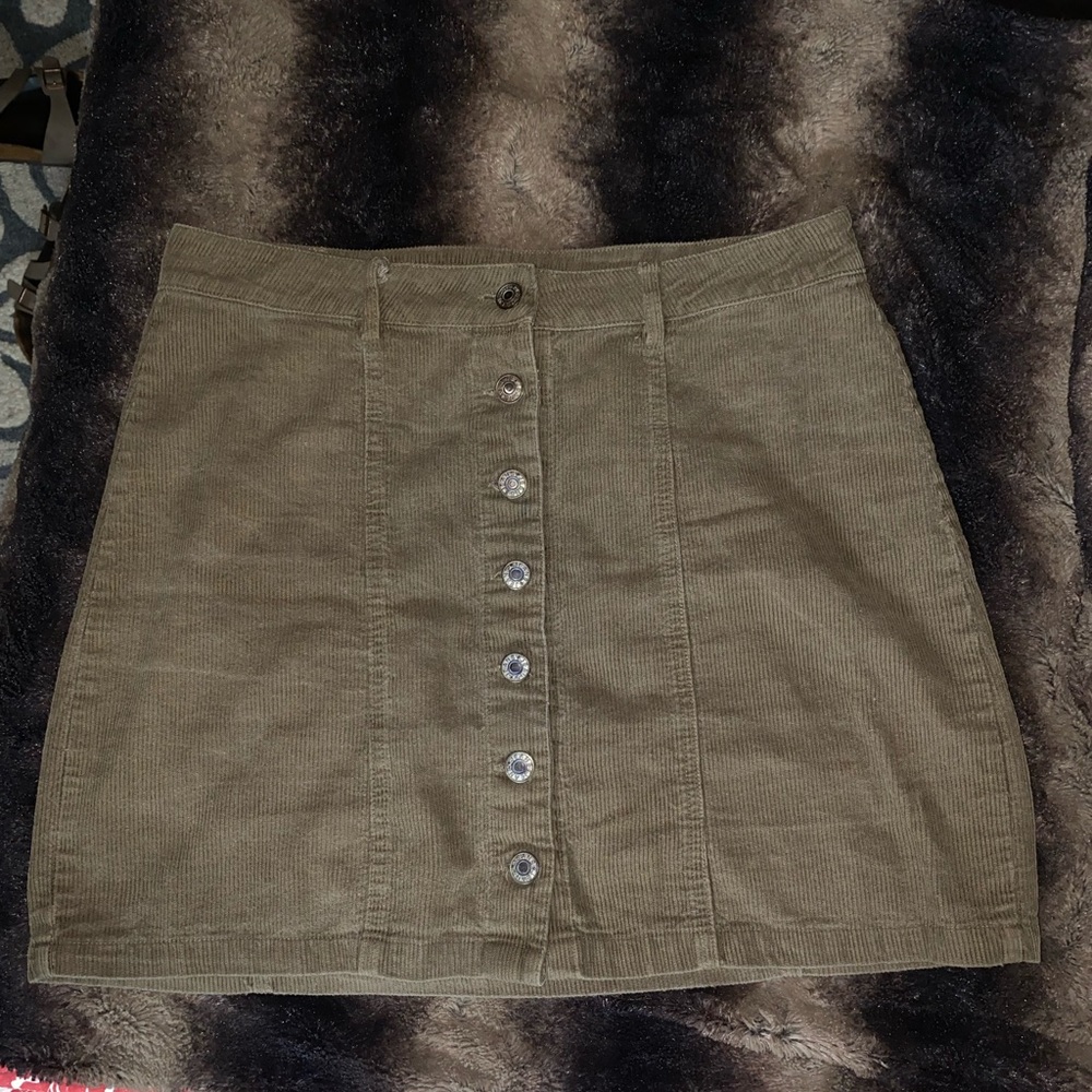 M, Tan, button up skirt.